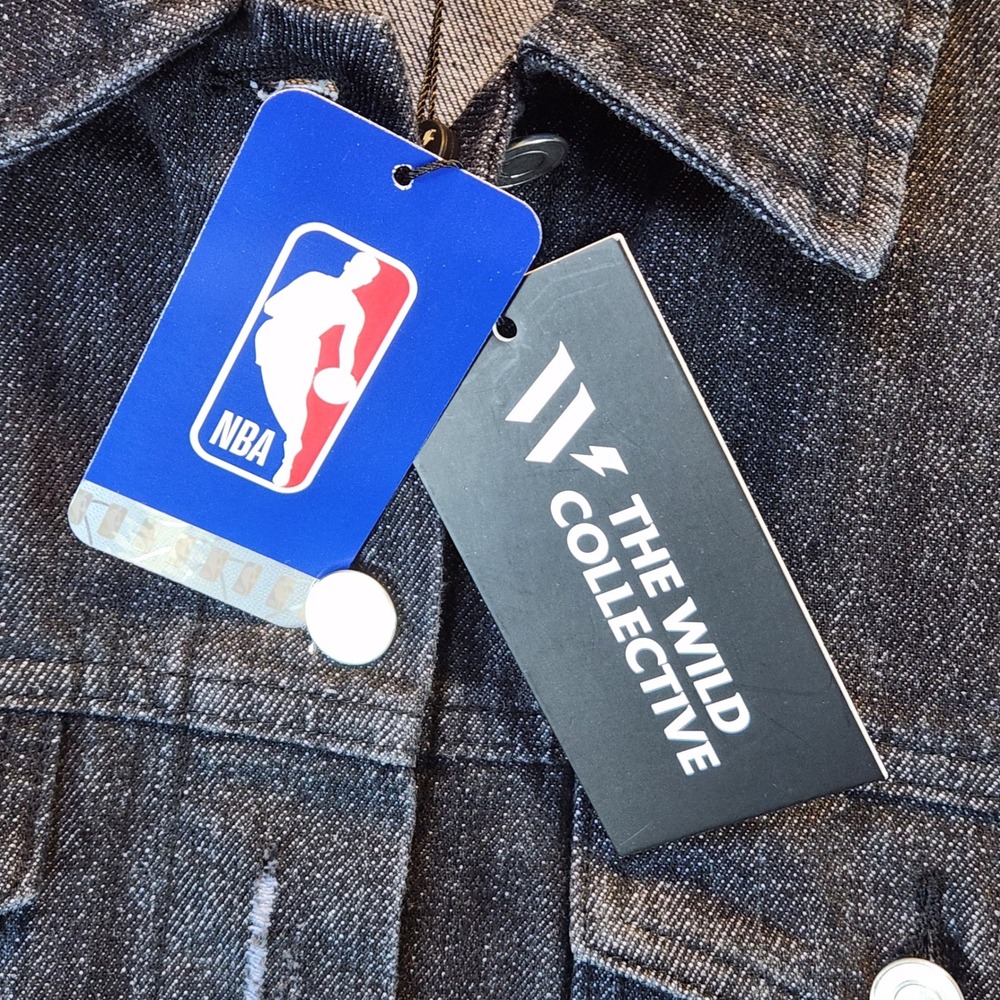 The Wild Collective Womens Large NBA Detroit Pistons Denim Jacket Distressed NWT - Picture 7 of 9